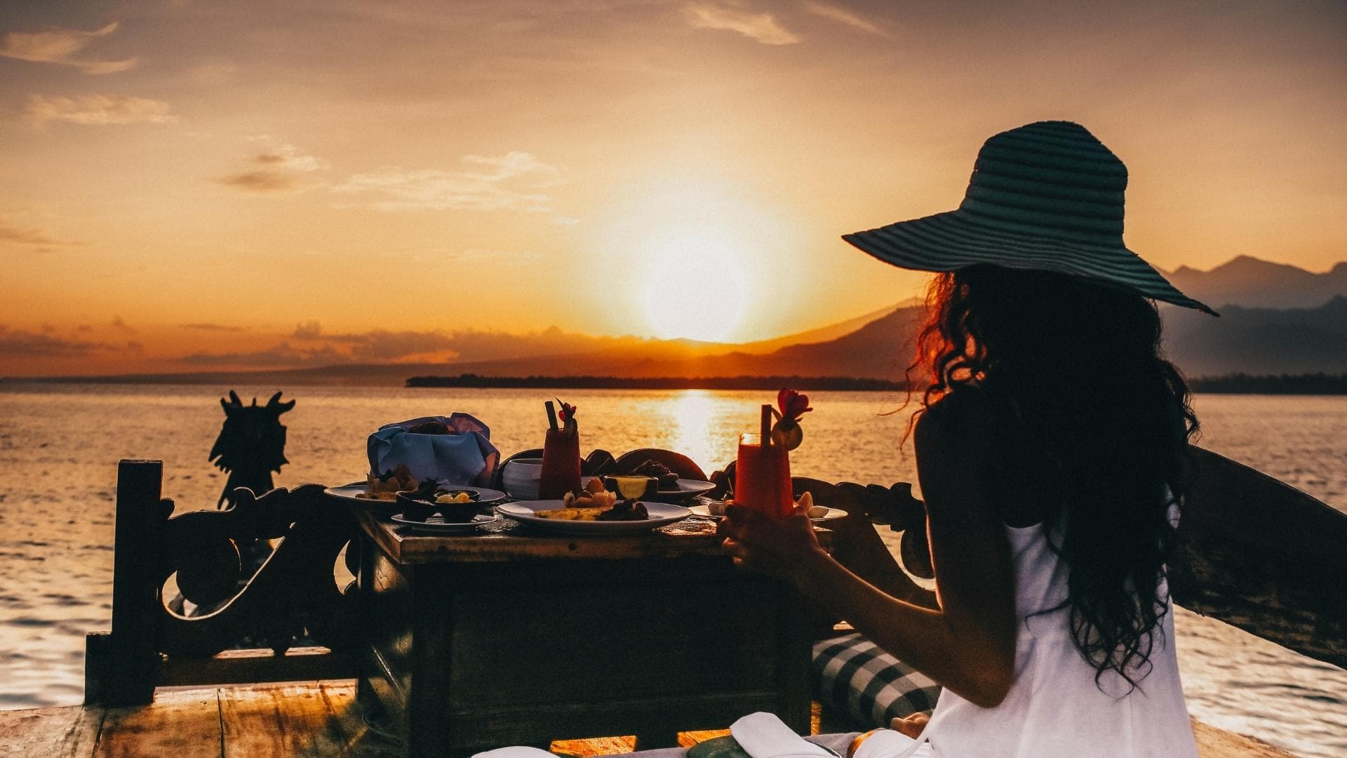 Romantic Sunrise Picnic Breakfast at Naga Mesem Boat