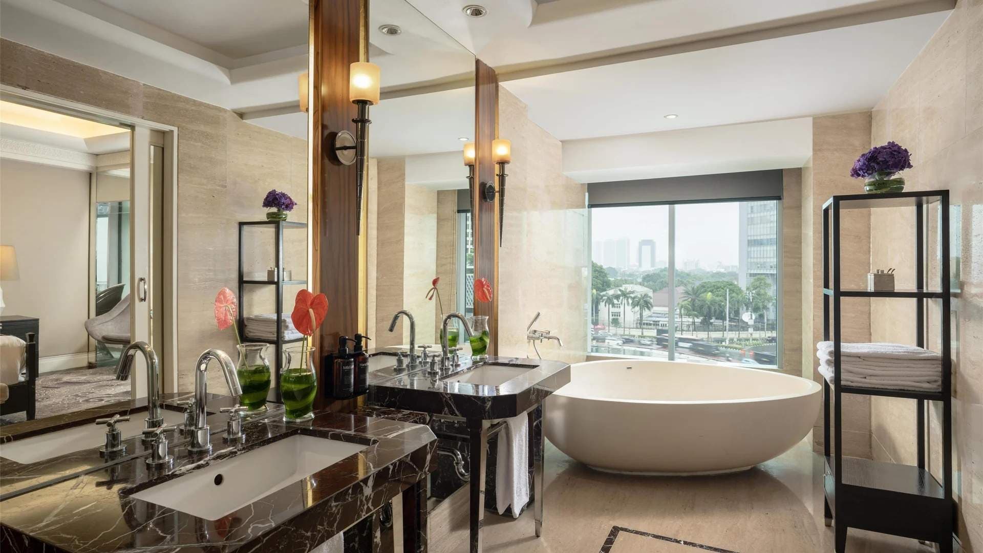 where to stay in jakarta