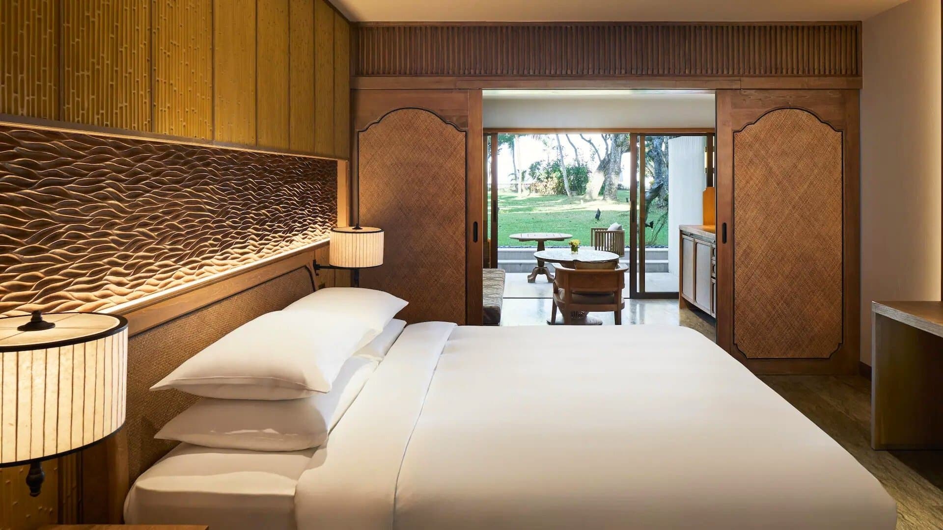 Hyatt regency 1 king bed premium image Hyatt regency 1 king bed premium image